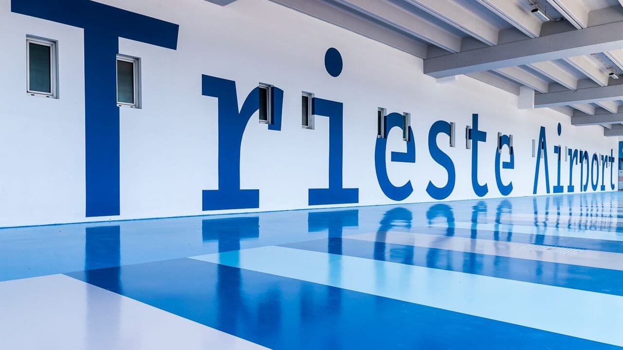 Trieste Airport scritta esterna